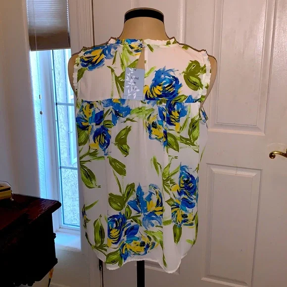 Floral & Ivy Top - Picture 2 of 7